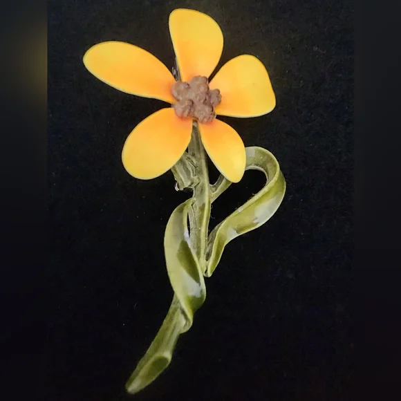 SE36 Vibrant Yellow Floral Brooch - Picture 2 of 6